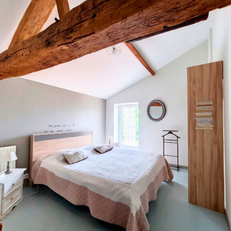 Gîte Le Noyer – Grand gîte pour familles ou groupes Chambre spacieuse du gîte Le Noyer – 11 personnes
