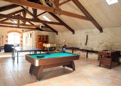 Un des 8 billards de la salle de jeux des Gîtes de Chavigny