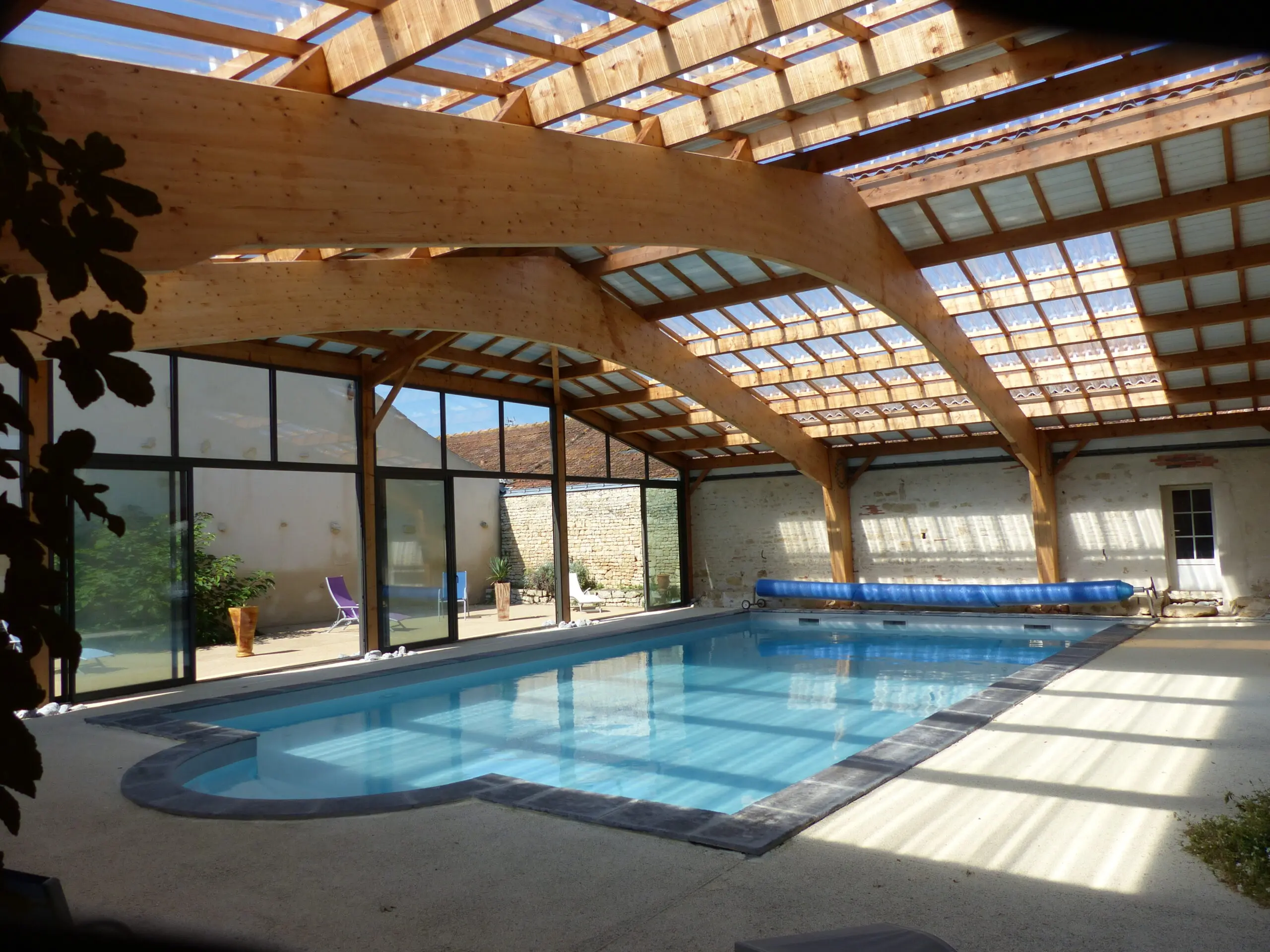 Piscine couverte et espaces communs